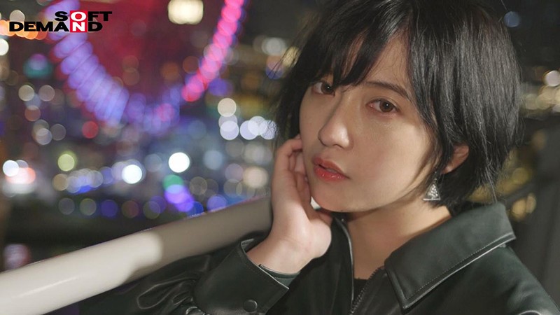 人となじめない、自分を出せない、ミステリアスな孤高のセンター 元アイドル AV debut 吉手るい 13枚目