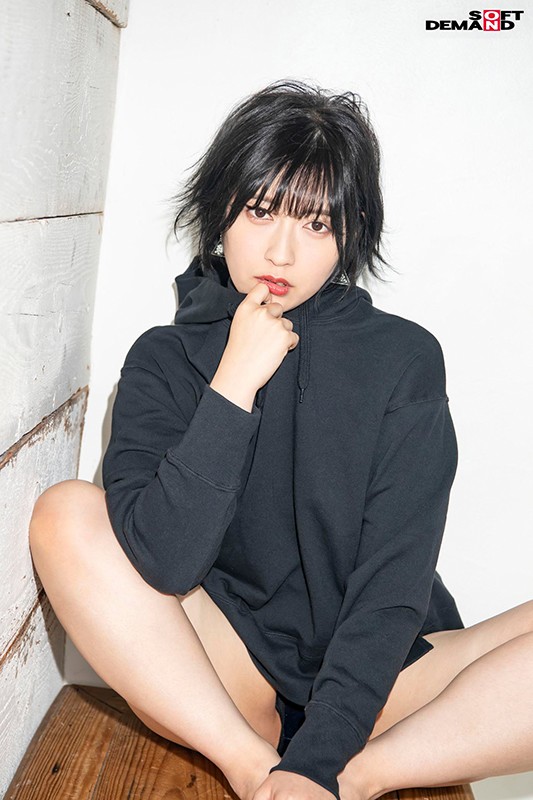 人となじめない、自分を出せない、ミステリアスな孤高のセンター 元アイドル AV debut 吉手るい 3枚目