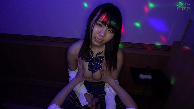 日本最大の繁華街にある「老舗おっぱいパブ」でオキニの嬢が騎乗位生ハメで中出しするまで 稲場るか 7枚目