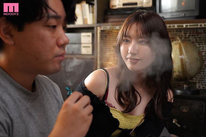 「媚薬使っていきなり白目剥いちゃうかもしれないの、恥ずかしいからさ…」 私と媚薬エッチしない? 東京で彼氏ができたという幼馴染が田舎に帰省中にボクを実験台に媚薬SEXを試してきました… 一ノ瀬あおい 1枚目