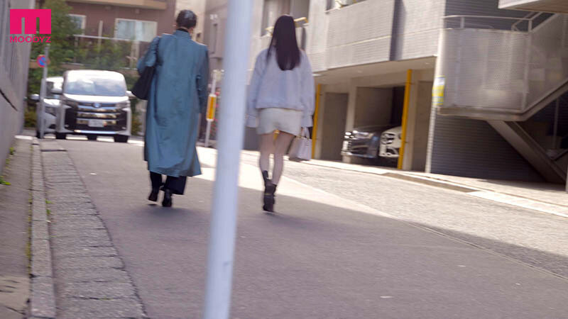 「ほんとにココでヤるんですか!?」 AV業界の至宝!人気No.1石川澪のプライベートに無許可で密着エロドキュメント!ありえない場所で卑猥どっきりイタズラ即ズボッ24時 石川澪 8枚目