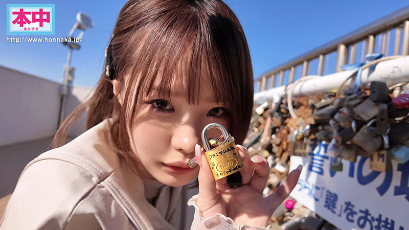 最後に楽しい思い出作ろう 長年付き合った彼氏と別れ間近に限られた時間の中で擦れるほどハメまくった愛情中出し温泉旅行 松本いちか 2枚目