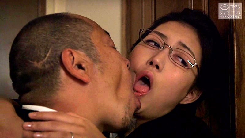 夫のそばで…喘ぎ声強●ファック あなたごめんね 佐倉ねね 16枚目