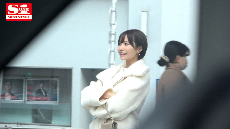 「えっ!ここでヤルの?」 マルチに活躍する本郷愛のプライベートに完全密着して隙あらばいきなり即ズボッ!前代未聞ドッキリAV大作戦 1枚目